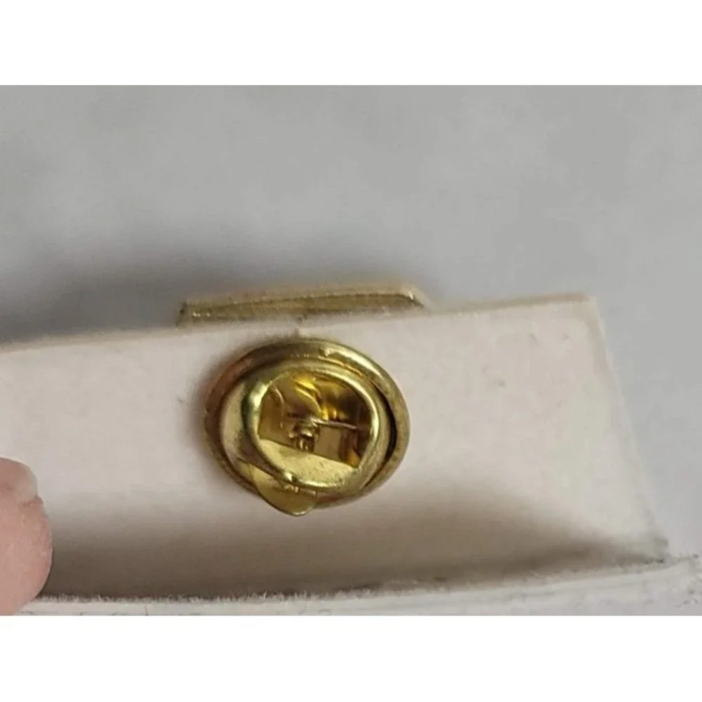 Nurse‎ Hat Lapel Pin White Enamel Red Cross Gold Tone Medical Symbol Gift Box